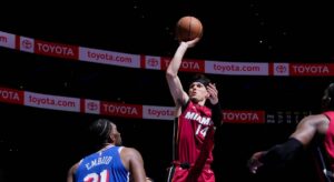 NBA: Miami Heat cae en Filadelfia, pero sigue soñando con playoffs