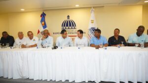 Ministro de Deportes anuncia respaldo al VII Torneo de Baloncesto Superior de SDO