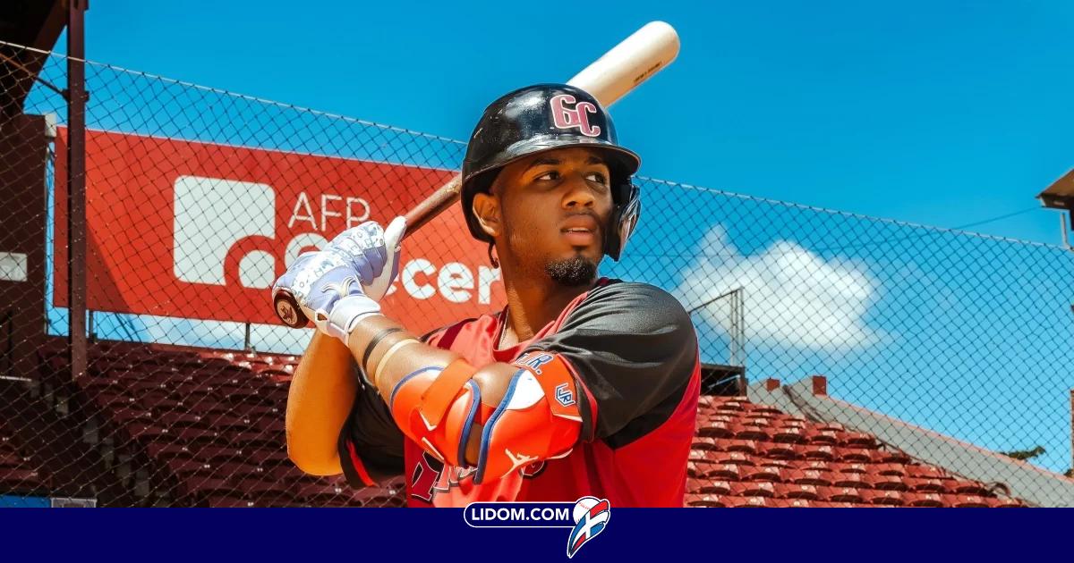 Vargas, Lantigua y Sosa se van para la calle; Walbert Ureña domina desde el montículo