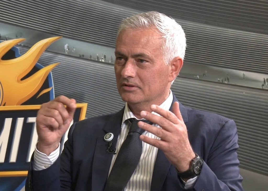 Mourinho «Llego al banquillo del Real Madrid porque me conocen»