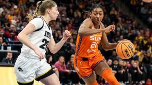 Las Sun derrotaron comodamente a las Sparkas en la WNBA