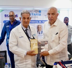 Reconocen trayectoria del doctor Ramón Tallaj en la Ciudad Sanitaria