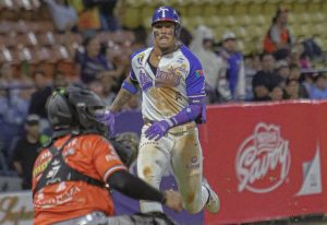 José Córdova guía el séptimo triunfo de los Tiburones